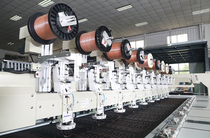 富怡汽車專用電腦布線機(jī)-左右自動(dòng)收送料結(jié)構(gòu)