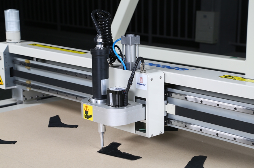 富怡全自動(dòng)超聲波點(diǎn)燙機(jī)