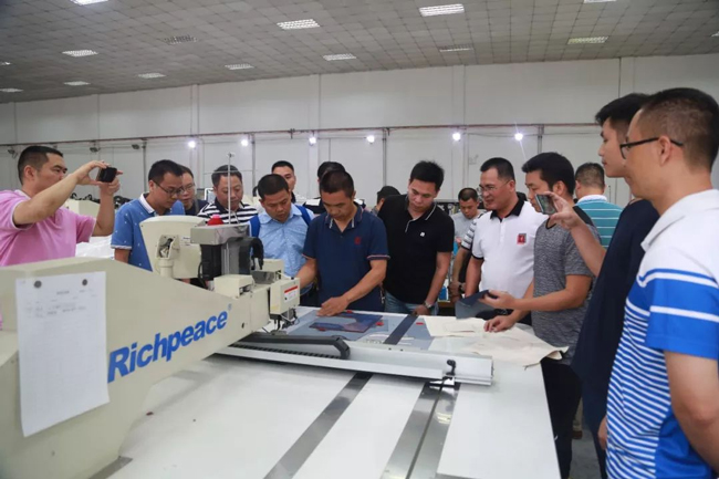 智能裁剪設(shè)備在服裝生產(chǎn)中的應(yīng)用 9.jpg