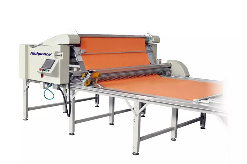 全自動(dòng)鋪布機(jī).jpg