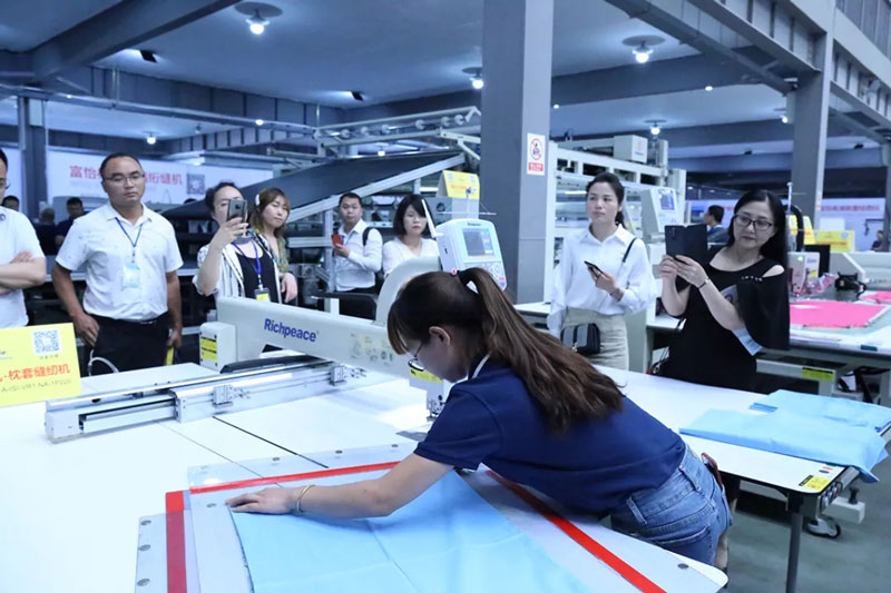 床品專委會年會人員參觀上工富怡4