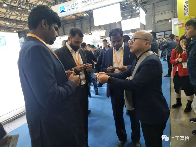 外商參觀富怡電腦鋪布機(jī)等設(shè)備 外商參觀富怡電腦鋪布機(jī)等設(shè)備3.jpg